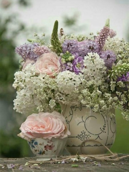 Шикарные букеты в вазах