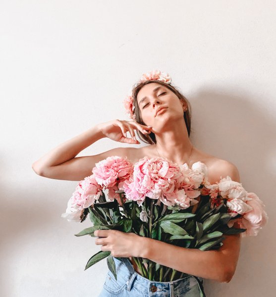 Фотосессия с цветами в студии