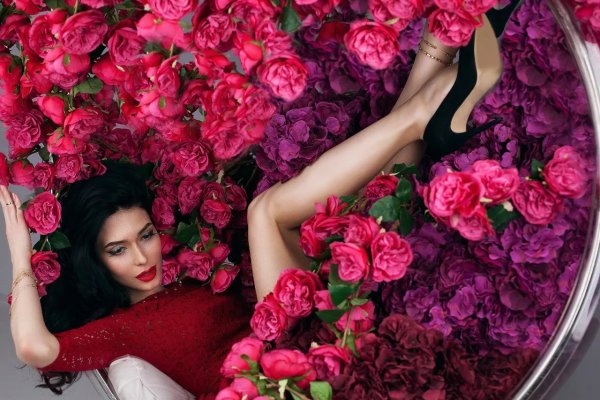 Женщина в цветах