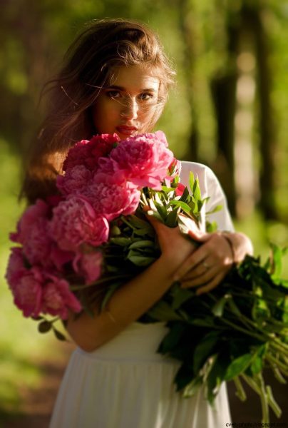 Девушка с цветами