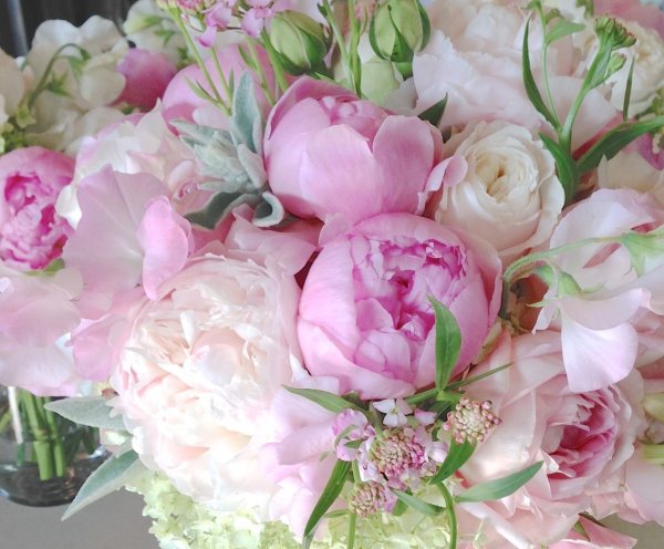 Открытка розы и пионы