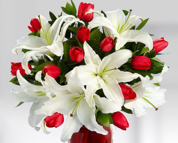 С днём рождения лилии цветы