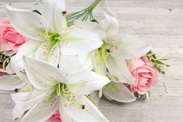 Букет цветов «лилии»