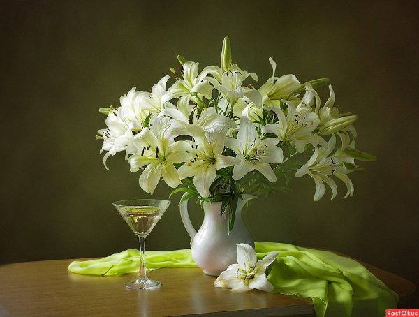 Букет цветов «лилии»