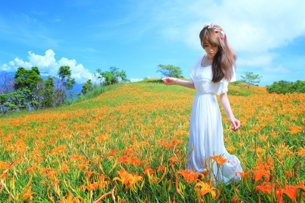 Девушка в поле