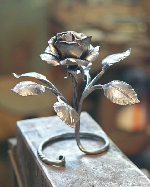 Кованая ключница роза и сердце (74 фото)