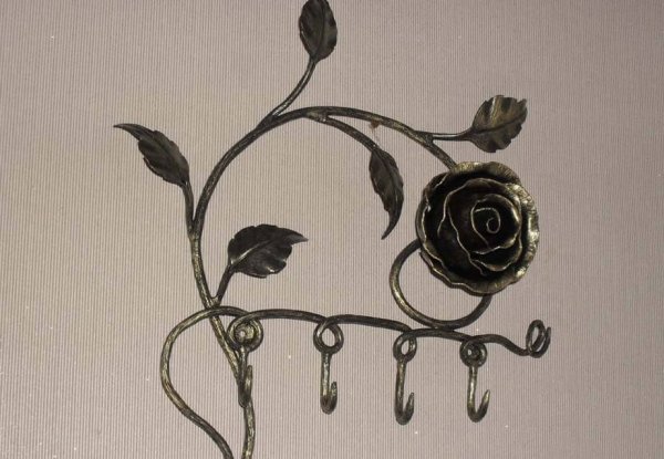 Кованые розы на стену