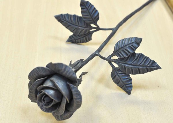Кованые листья розы