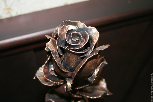 Роза из металла