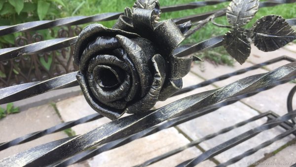 Кованая роза