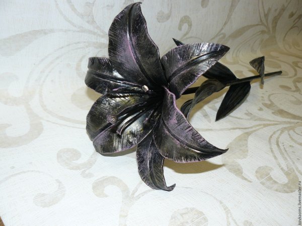 Цветы из металла