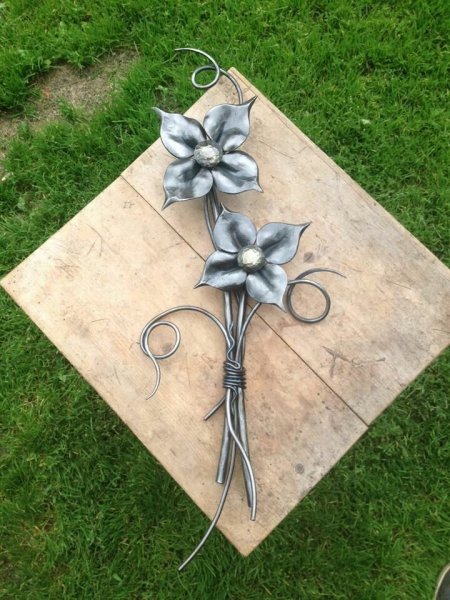 Цветы из металла