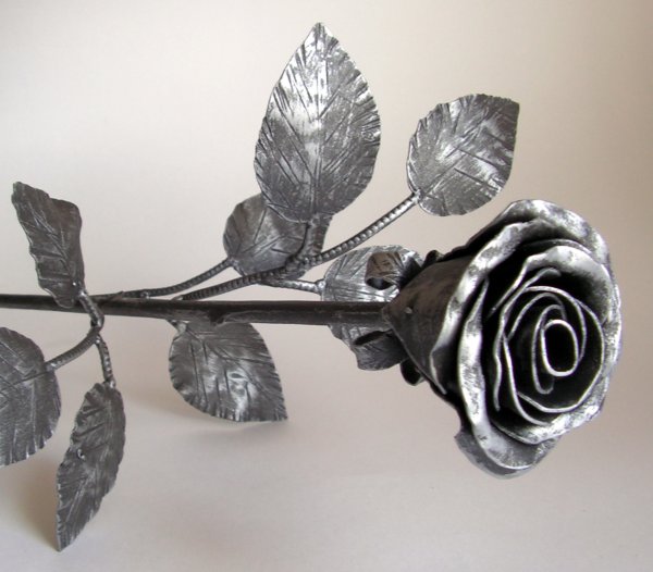 Кованая роза