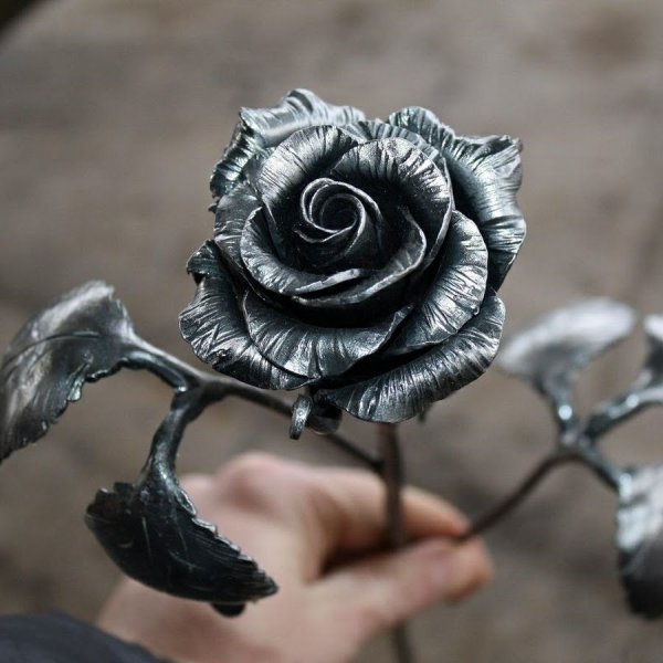 Кованые листья розы