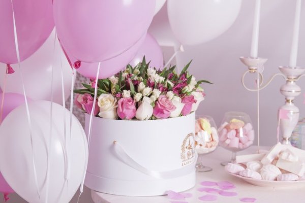 С днем рождения цветы в коробке нежные