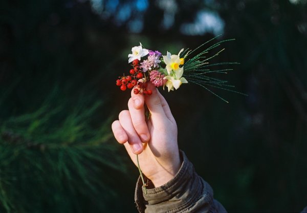 Цветок на руку.