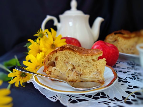 Чаепитие с яблочным пирогом