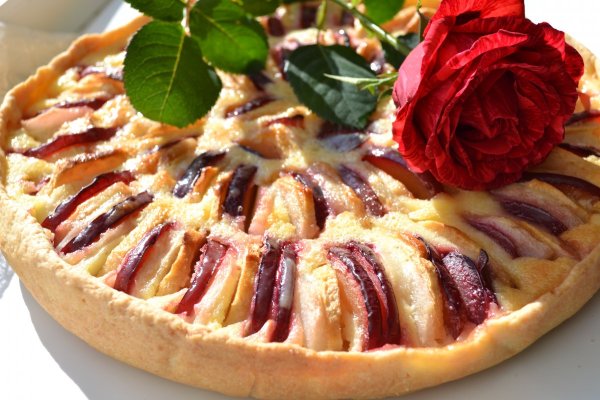 Открытый пирог с фруктами