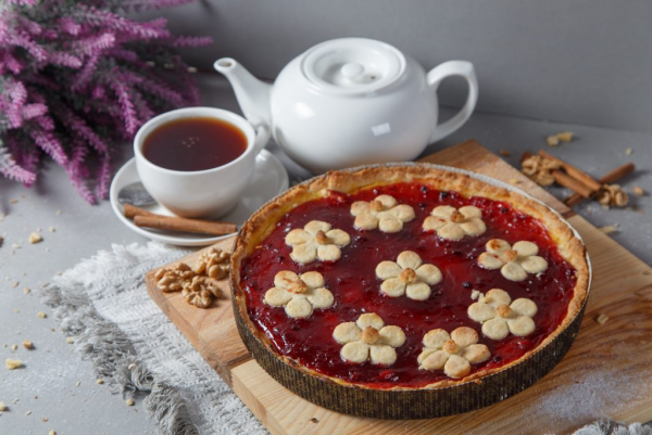 Чай с вишнёвым пирогом