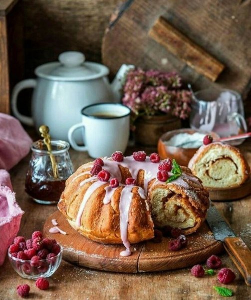 Чай с выпечкой