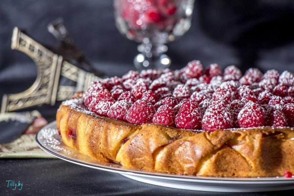 Пирог с малиновым вареньем