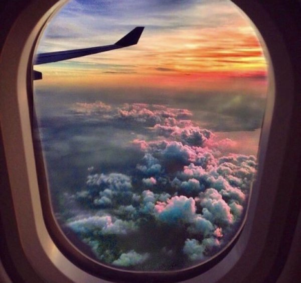 Самолет над островом