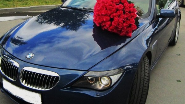 Цветы на капоте