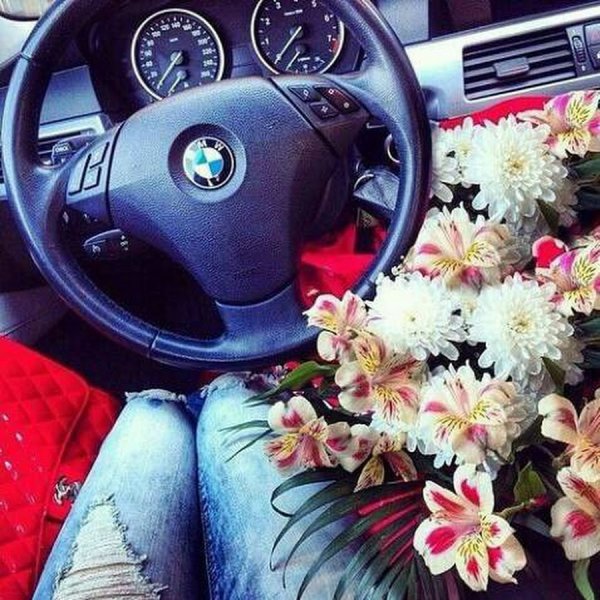 Букет цветов в салоне БМВ
