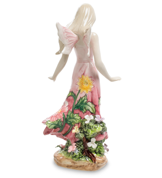 Цветы в фарфоровой вазе