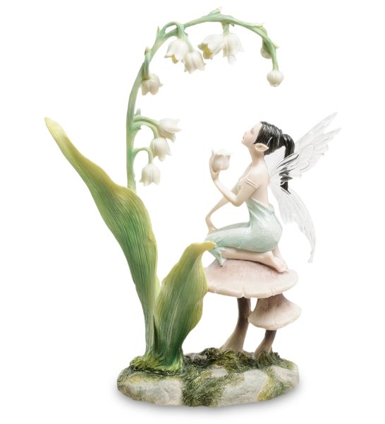 Мелкие фигурки в саду