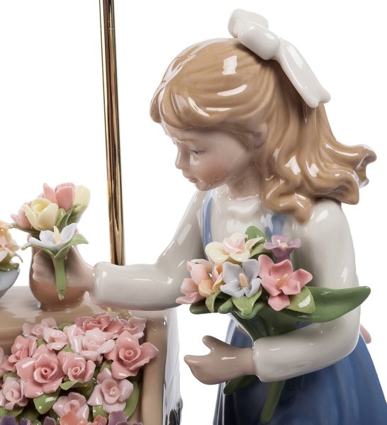 Фигурка фарфоровый цветок