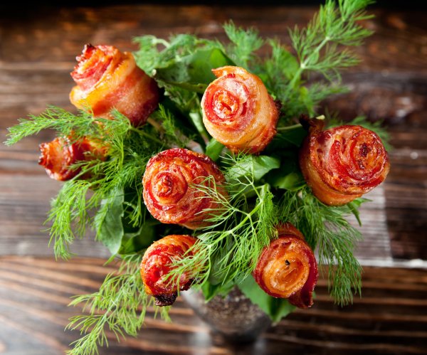 Розы из бекона