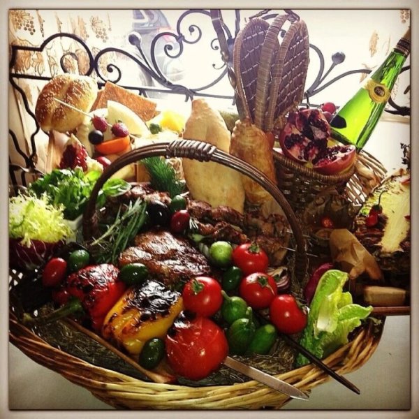 Корзина с шашлыком