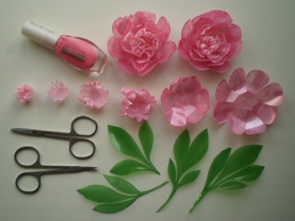 Цветок из дна пластиковой бутылки