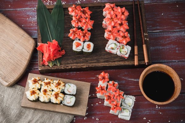 Роллы и цветы