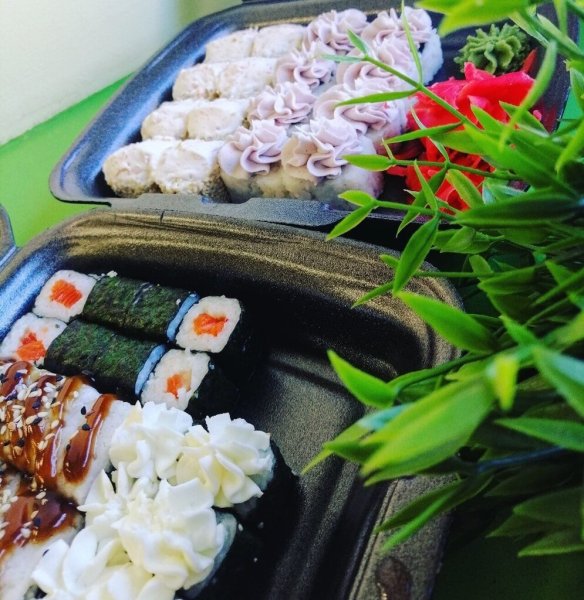 Роллы с цветами