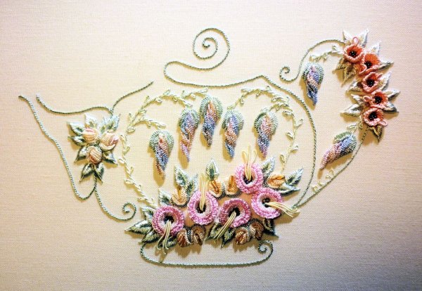 Вышивка с объемными элементами