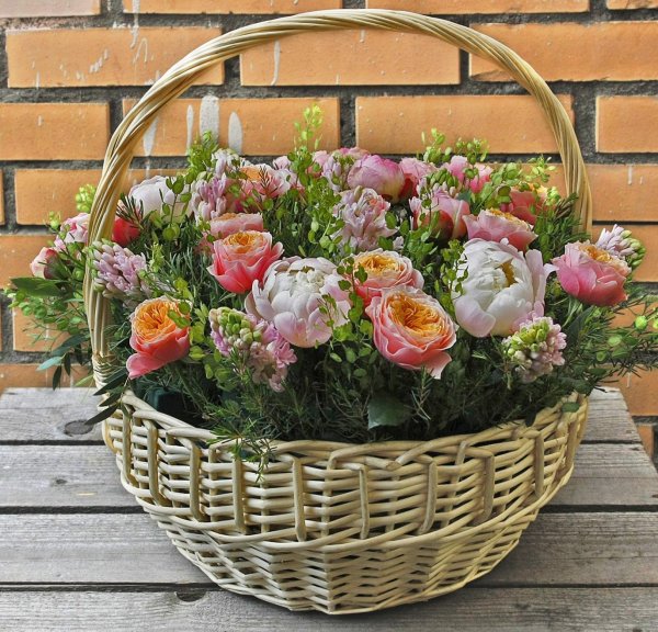 Корзина с цветами