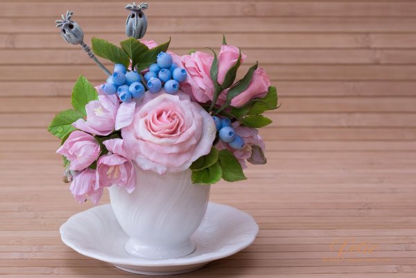 Цветы в чашке