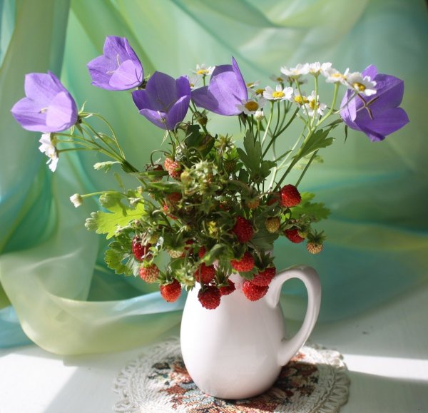 Цветы в кружке