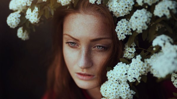 Портрет с цветами