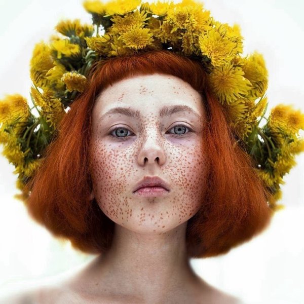 Портрет девушки с веснушками