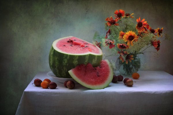 Красивый натюрморт с арбузом
