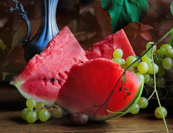 Красивый натюрморт с арбузом