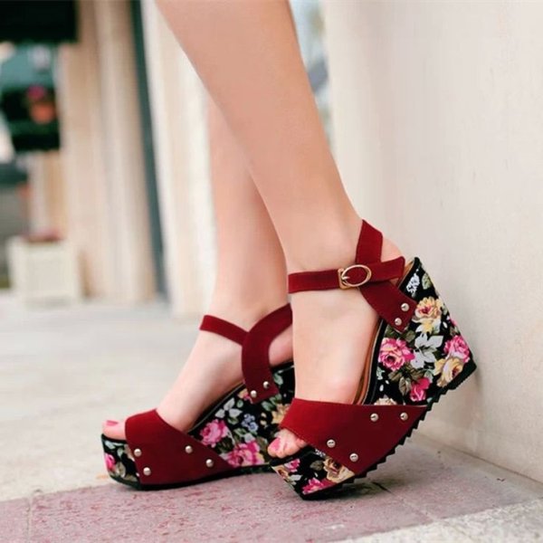 Босоножки со стразами