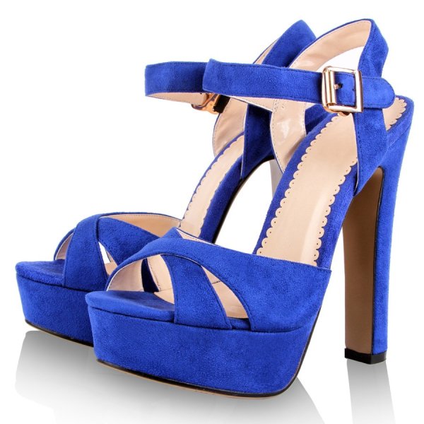 Красивые зеленые туфли