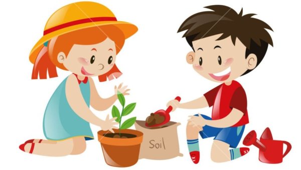 Мальчик поливает цветы