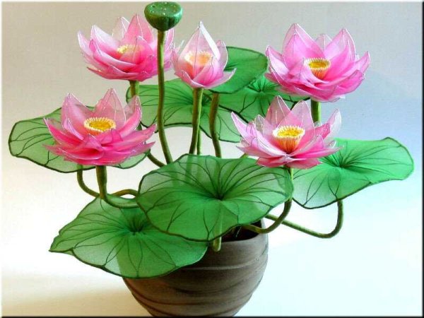 Анютины глазки из капрона и проволоки