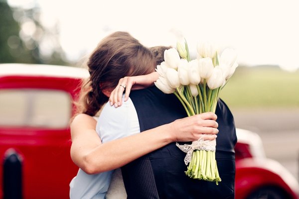 Девушка мужчина букет