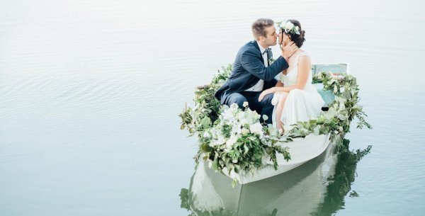 Свадьба на лодке